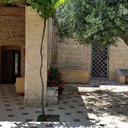 La Vecchia Lamia לינה וארוחת בוקר